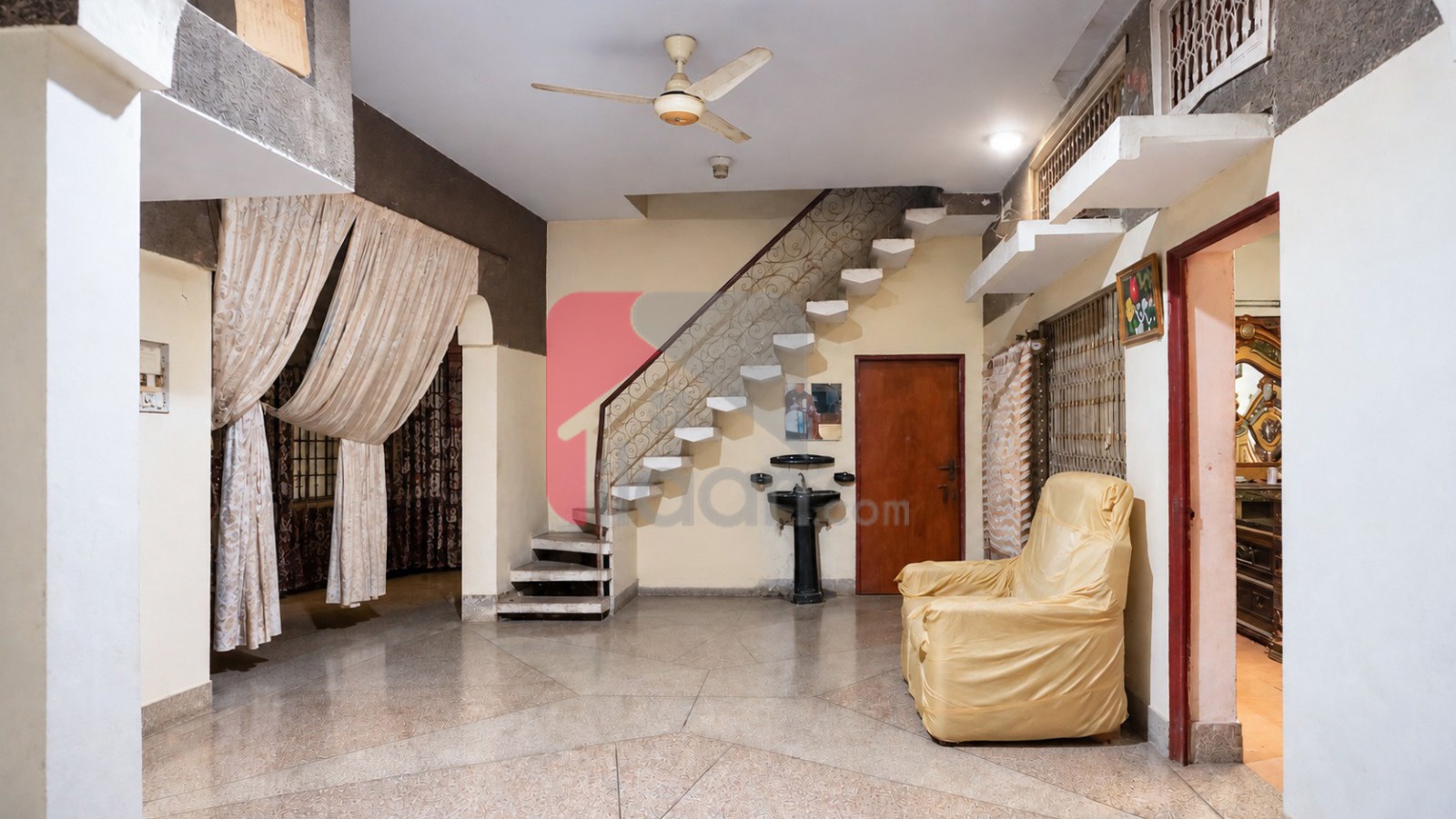 6 Marla Semi Commercial House for Sale in Chah Miran Road, Lahore - Photo 3